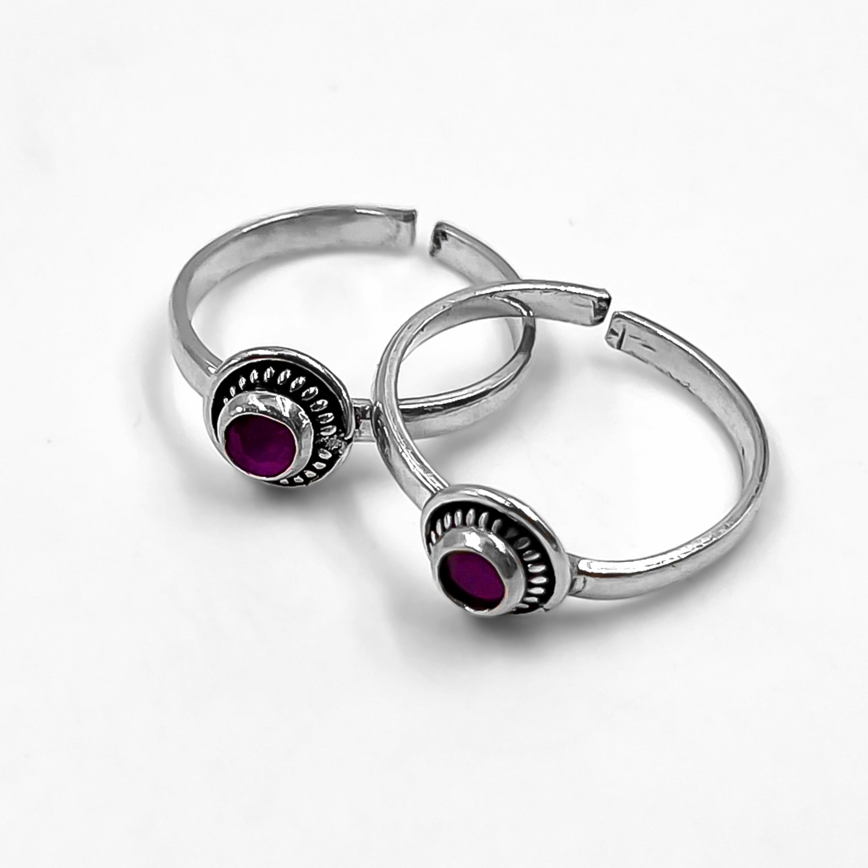 SATLAA 925 Silver Silver Oxidised Red Diamond Toe Ring